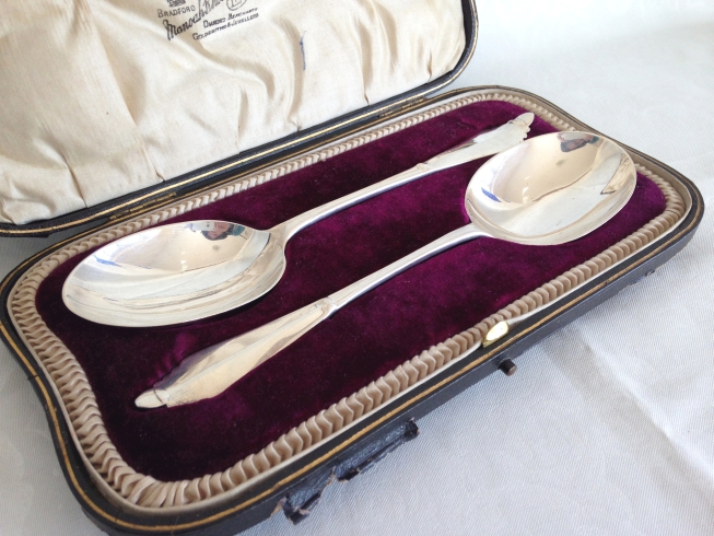 A cased set of HM Silver serving spoons. London 1909.