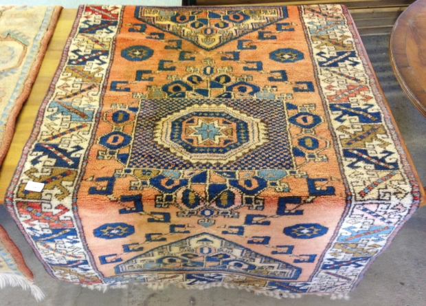 A vintage Canakkale Turkish wool rug. 140 x 91cm = (1.27m²).