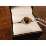 9ct gold ladies ring with tigers eye cabouchon, weight approx 2.5g, size M 1/2