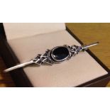 925 silver bar brooch with central oval black onyx stone.