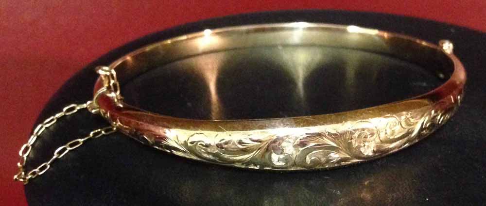 A 9ct rose gold ladies bangle, HM Birmingham 1920, with engraved design, approx 7g.