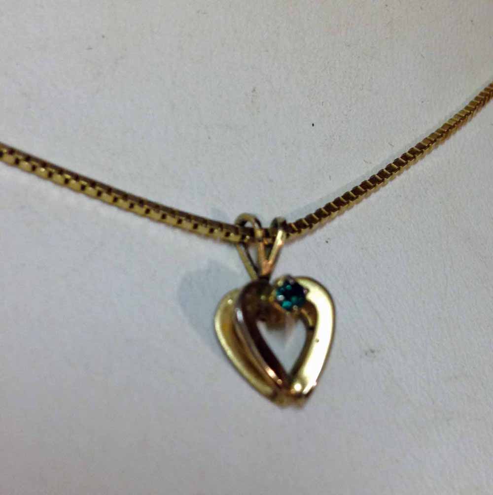 9ct HM necklace with open heart pendant set with green stone, weight approx. 2.6g