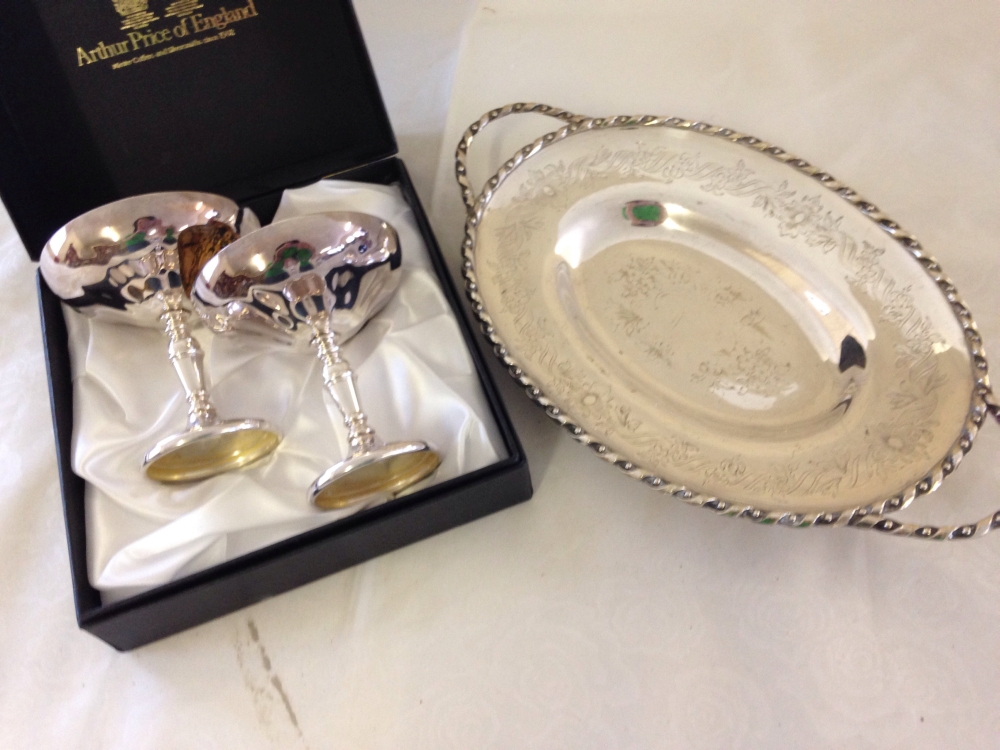 2 boxed Arthur Price silver plated gilt champagne goblets together with a silver plated tray.