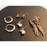 4 pairs of 9ct gold earrings, one with faux pearls. Total weight approx 3.3g.