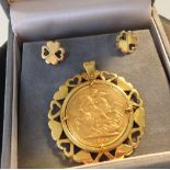 An 1890 Victorian gold sovereign in heart decorated mount & matching earrings (tests as 9ct).