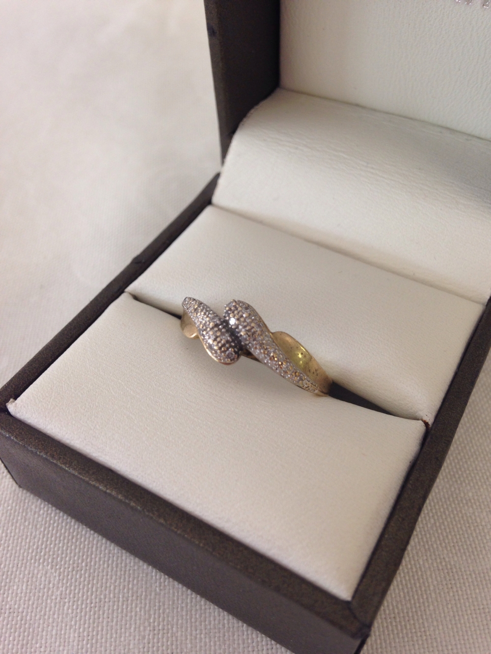 Ladies serpent ring, tests as 9ct gold size approx O, weight approx 1.7g.