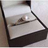 925 silver ring with central pearl, size O.