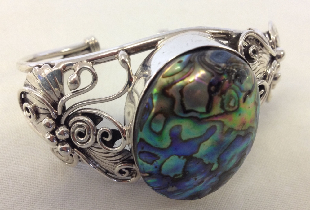 A 925 silver bracelet set with a large paua/abalone shell cabouchon. 3.5cm long.