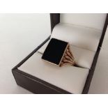 A 9ct gold gents signet ring set with a square black onyx, approx 5.2g.