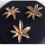 Sarah Coventry vintage gold maple leaf design brooch & clip earrings.