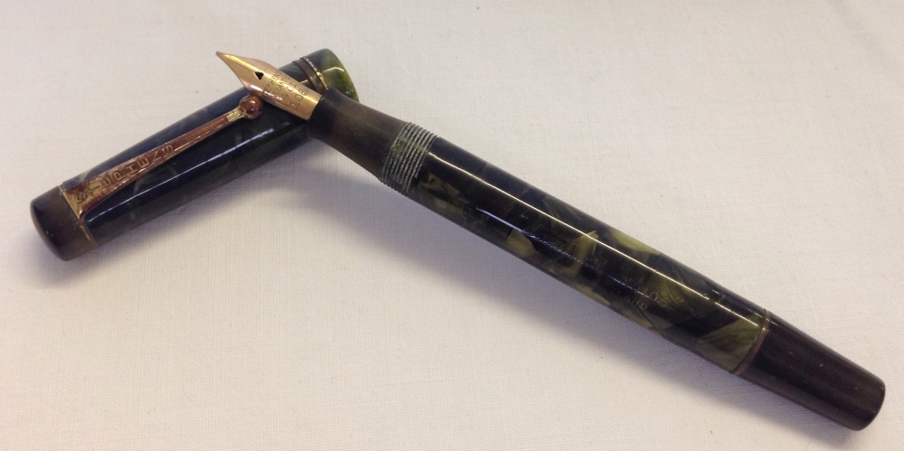 Stephens #106 fountain pen with green marble effect case and 14k gold nib. C.1940's. New sac.