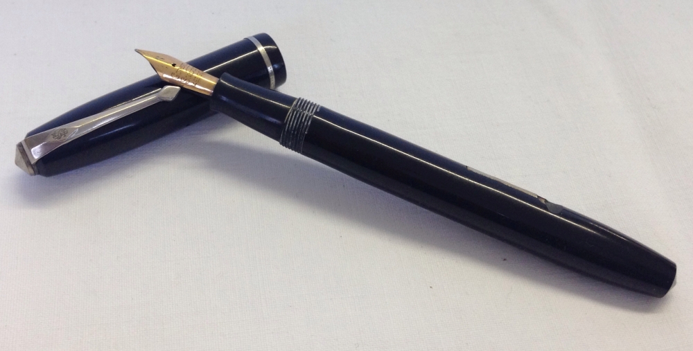 Conway Stewart 75 fountain pen with 14k gold nib with black case.
