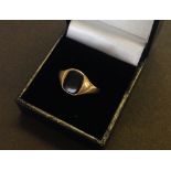 Gentlemans 9ct gold, onyx set ring.  Size U1/2.