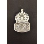 Hallmarked silver WWII ARP badge, 4cm x 2.5cm.