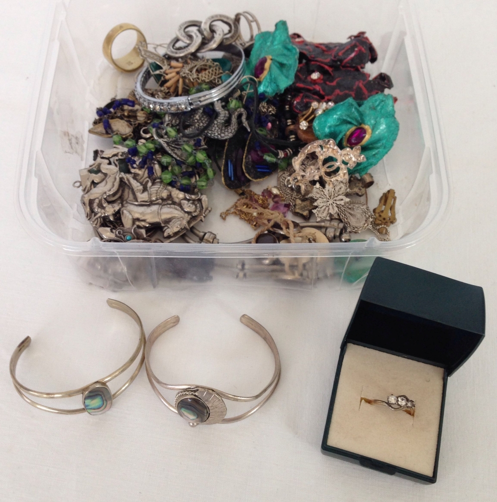 A box of costume jewellery to include abalone shell bracelets and a rolled gold ring.