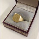 9ct gold gentlemans signet ring size P, weight approx 6.5g