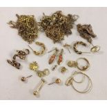 A bag of approx 30g of scrap gold, mostly 9ct.