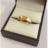 Hallmarked 22ct wedding ring, size P, weight approx 2.9g