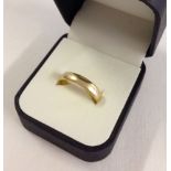 9ct gold hallmarked plain wedding band size O, weight approx 4.1g