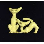 Cream enamel Siamese cats brooch, approx 3.5cm x 4.0cm.