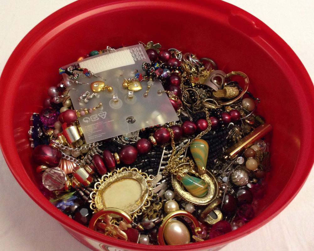 A box of vintage & modern costume jewellery to include diamante clip on earrings.