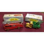 2 boxed Dinky models: 430 Breakdown Truck and 955 Fire Engine.
