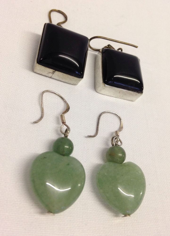 2 pairs of silver drop earrings to include a square pair set with black stones and a pair of heart - Image 2 of 2