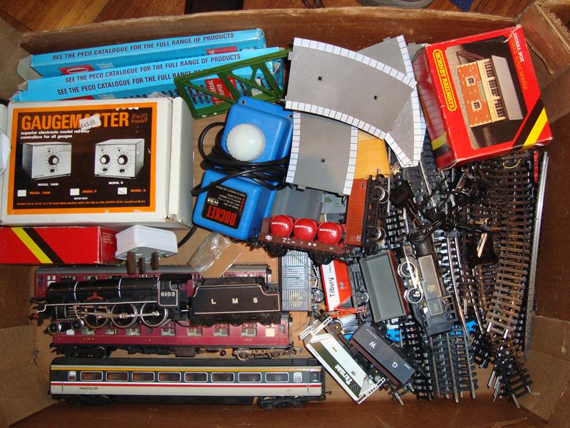 A quantity of OO Gauge model railways to include an Airfix rebuilt Royal Scot loco, coaches,