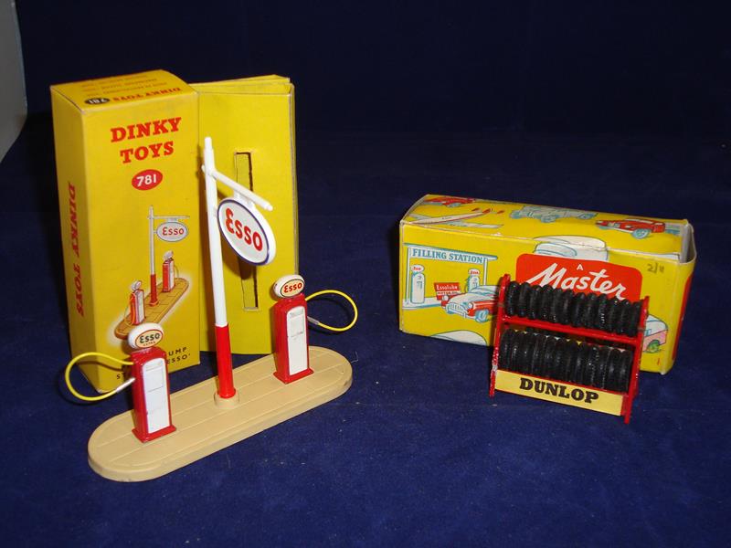 A Dinky No 781 Esso Petrol Station (E in VG box with original packing piece) together with a Master