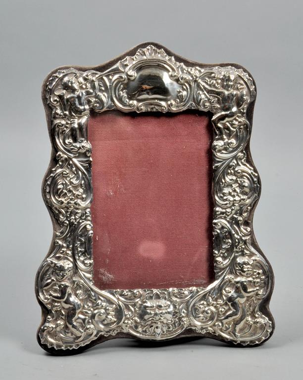 An early 20c silver mounted photograph frame , 9.5" x 7.25".