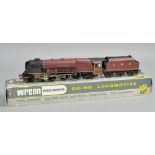 A Wrenn W2285 Queen Elizabeth LMS Maroon, boxed.