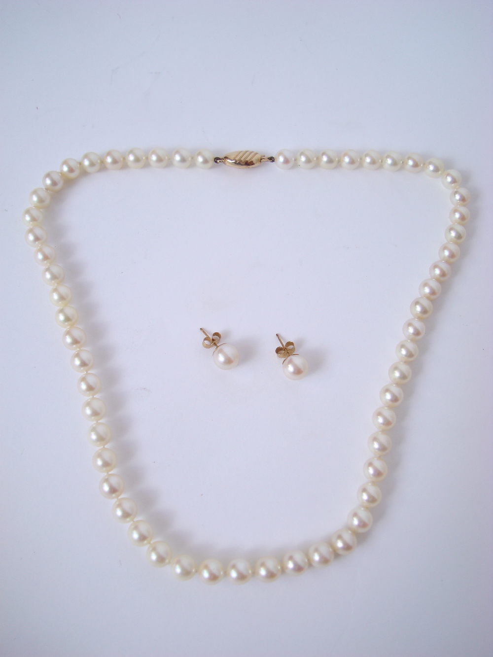 A single string of graduated cultured pearls, with 9ct gold clasp, - Image 2 of 2