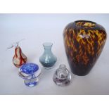 A tortoiseshell effect coloured glass vase, a glass peer paperweight,