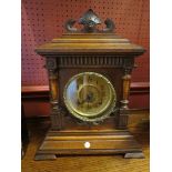 An oak American mantel clock, Arabic gilt chapter ring