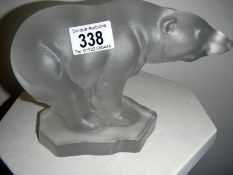 A large frosted glass polar bear
 
Condition
Height 15cm
Length 22cm
Base width 10.75cm