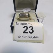 A 2 tone gold and diamond gent's ring, size V
 
Condition
Weighs 3gms