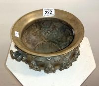 A Chinese brass bowl
 
Condition
Approximate diameter (including handles) 9” / 23cm