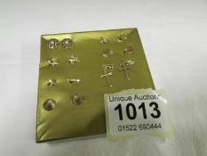7 pairs of 9ct gold earrings with butterfly backs
Condition
2 sets of bird earrings & 2 sets of