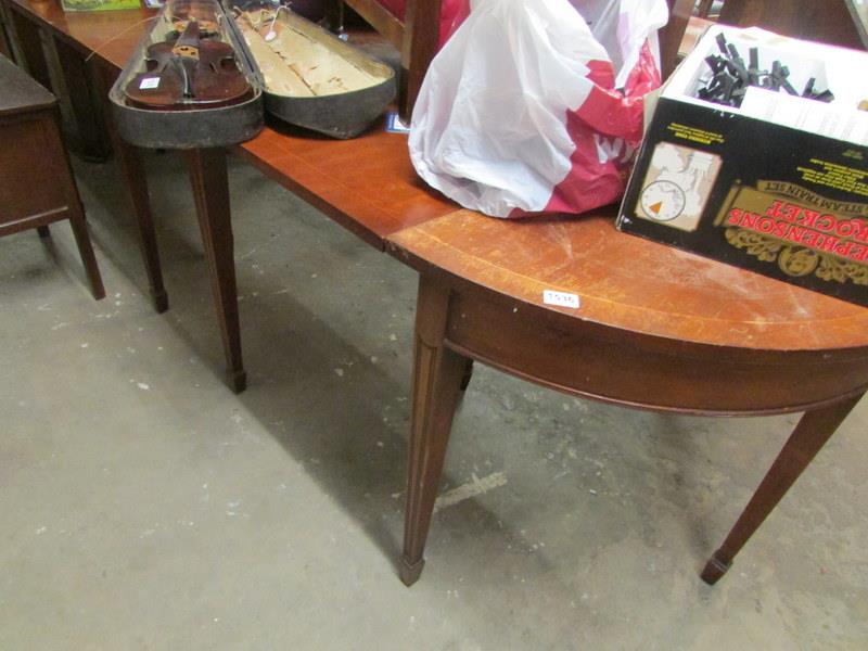 A double D end extending dining table for restoration
Dimentions
Length 105”
Width 42”
Height