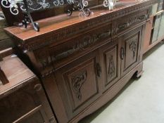 A good quality carved oak sideboard
Condition
Height – 118cm
Length – 127cm
Depth – 51cm
Fair