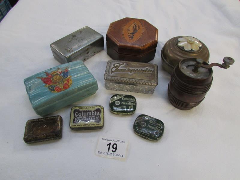 A mixed lot of boxes and tins