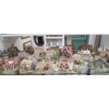 A quantity of Lilliput Lane cottages