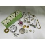 A mixed lot of costume jewellery includi