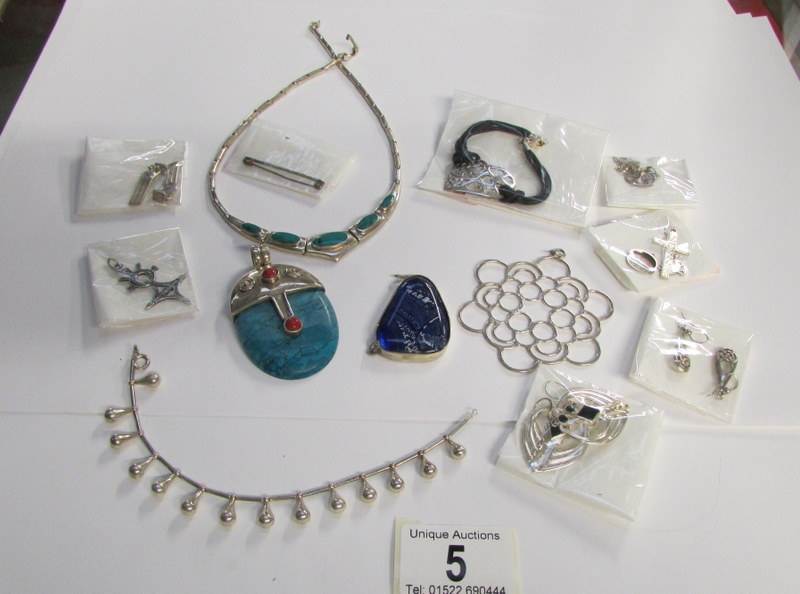 A mixed lot of silver and other necklace