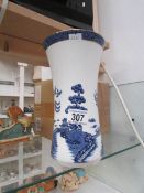A willow pattern vase