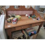 A pine tiled back washstand