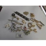A mixed lot of jewellery including 4 sil