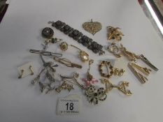 A mixed lot of jewellery including 4 sil