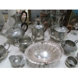 A mixed lot of silver plate and pewter