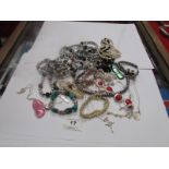 A mixed lot of jewellery including silve